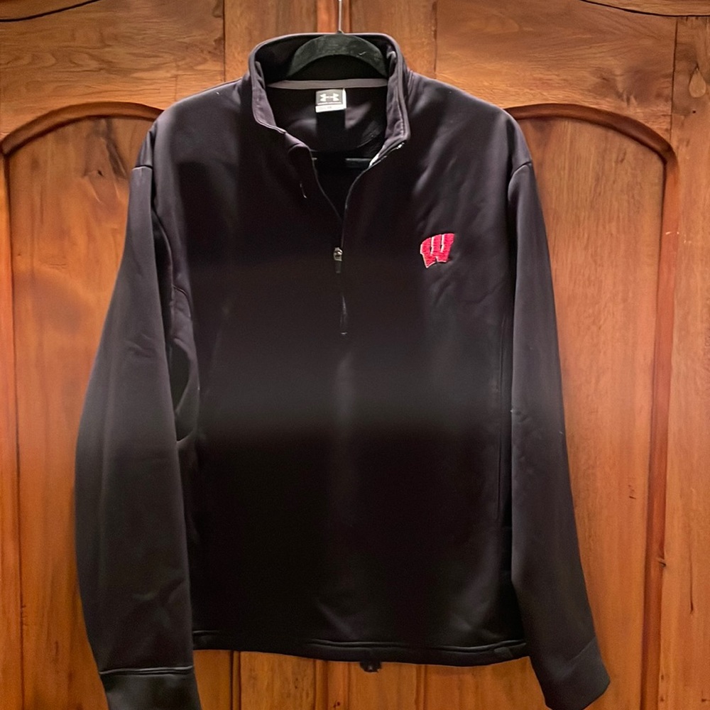 Mens Wisconsin Badger black, medium weight, fleece pullover